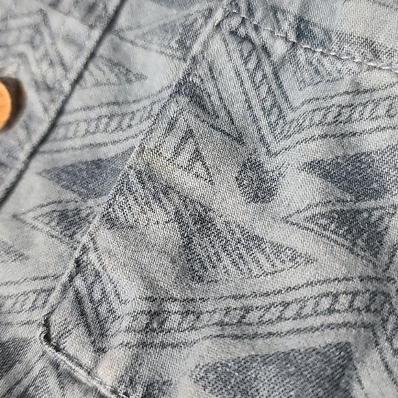 Button up - Picture 4 of 4